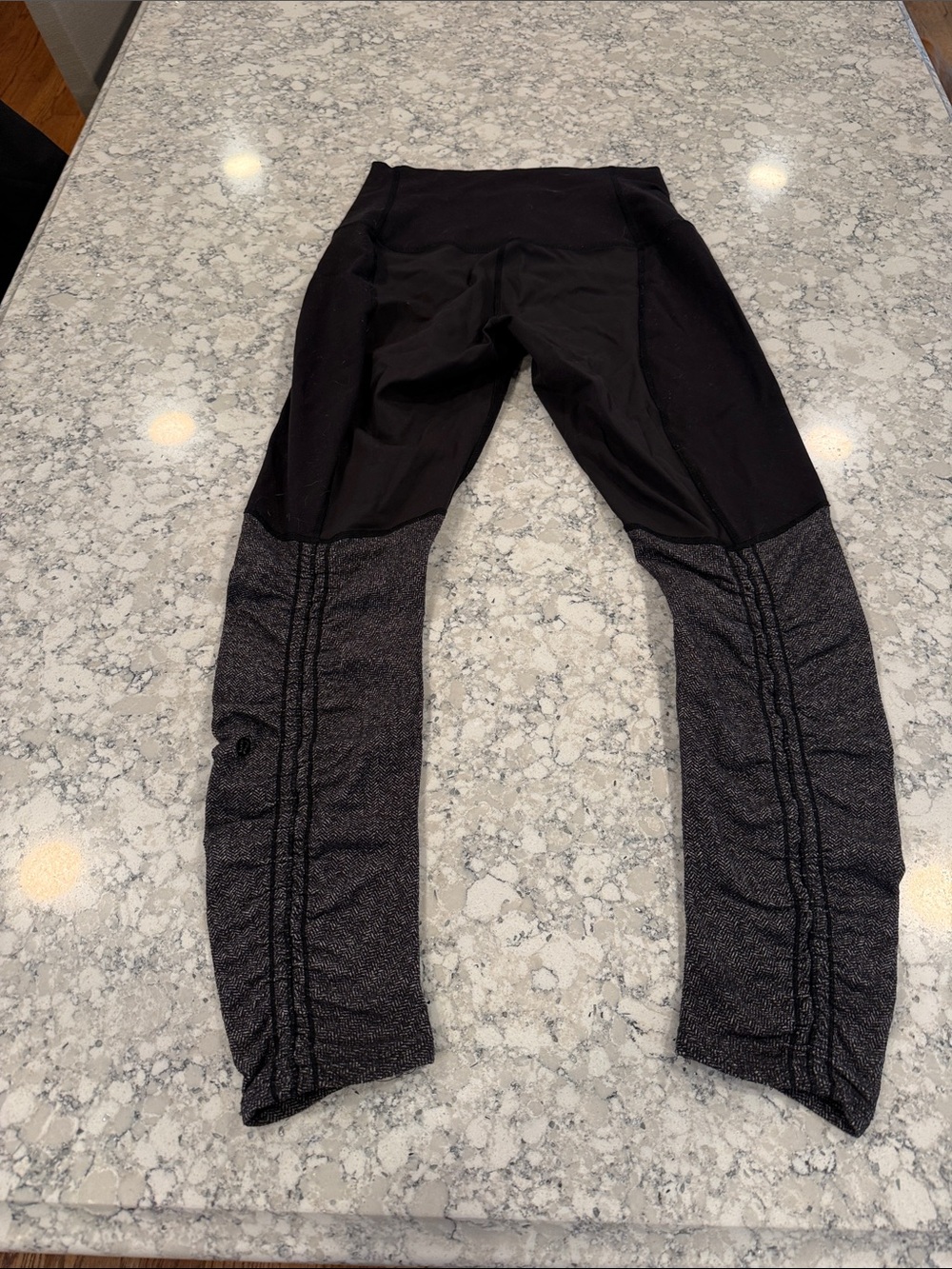 lululemon athletica Black leggings high rise high waist w/ grey chevron size 8
